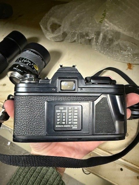 Vintage Minolta X-700 35mm SLR Film Camera with accessories - Image 3